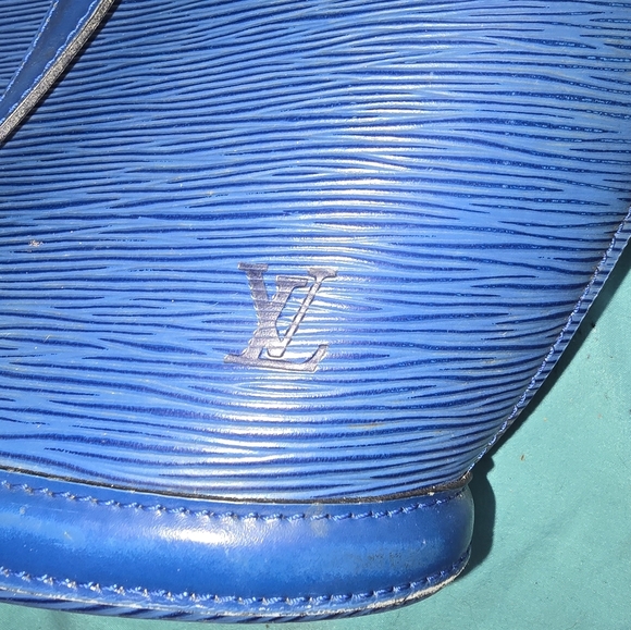 Louis Vuitton Blue Epi PM Leather Tote - Picture 3 of 10
